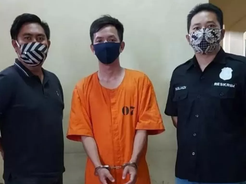 Tersangka tindak pidana penipuan pembelian masker, di Denpasar, Bali, Jumat (22/5/2020). (Photo/ANTARA/HO-Polresta Denpasar)