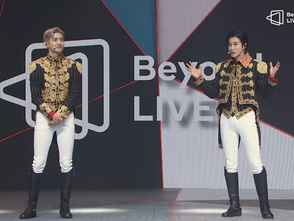 TVXQ dalam konser virtual #TVXQ_BeyondLIVE.(vlive)