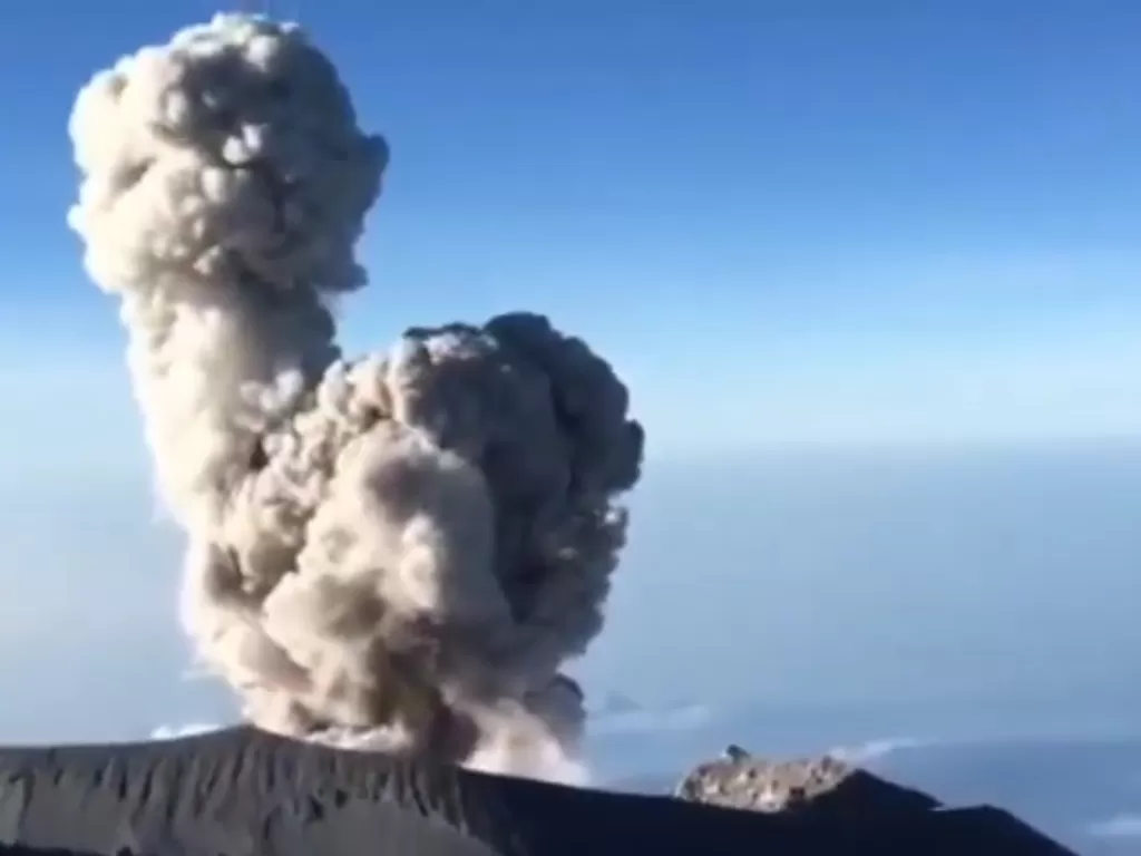 Viral Erupsi Gunung Semeru. (Foto: Capture Instagram @relawanoibanten)