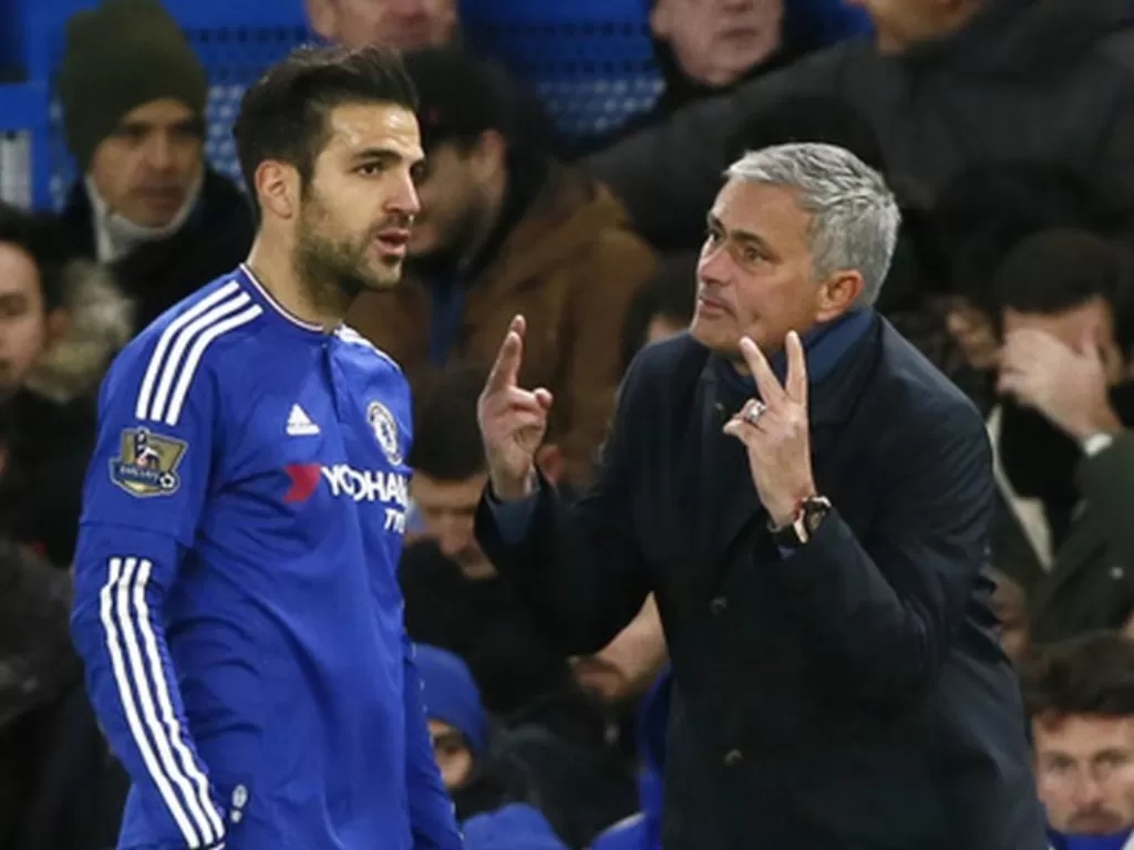 Cesc Fabregas dan Jose Mourinho saat masih bekerja sama di Chelsea. (REUTERS/John Sibley)