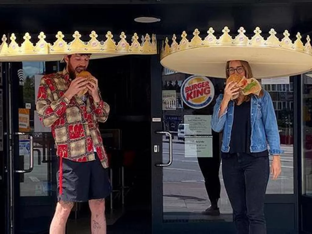 Topi berukuran lebar untuk pelanggan Burger King Jerman. (Facebook/Burger King Deutschland)