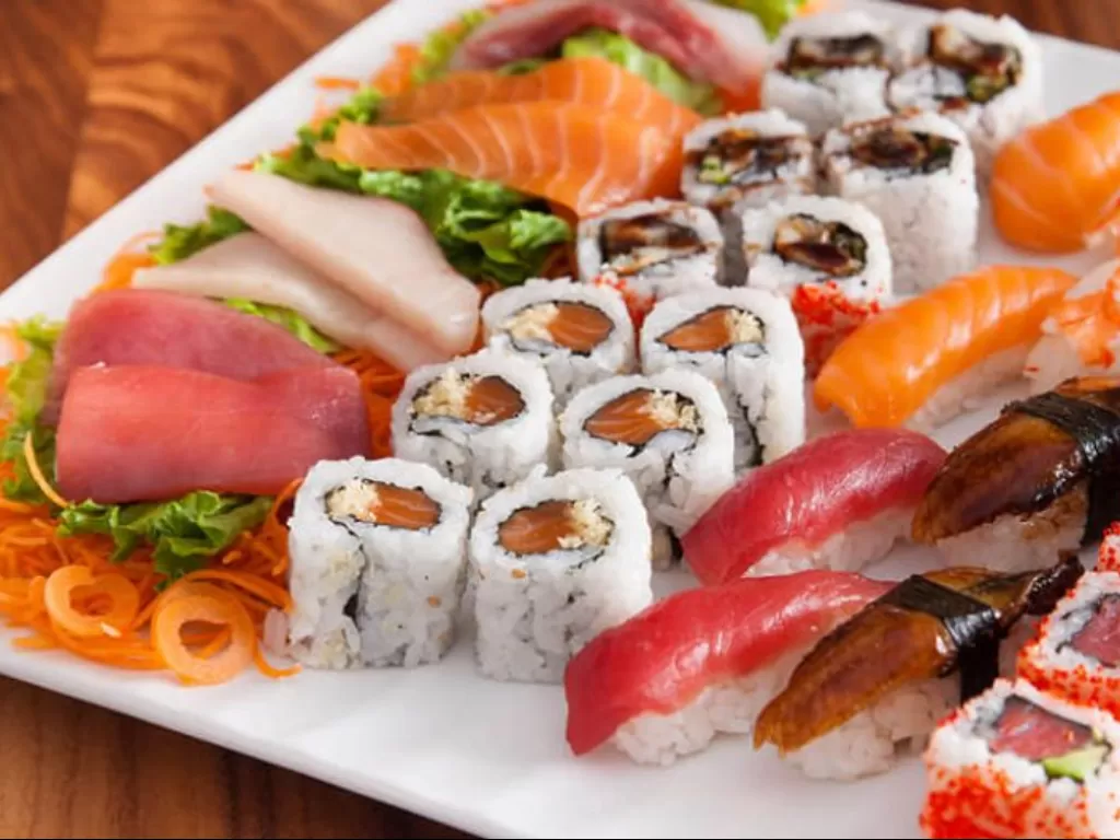 Sushi, makanan khas Jepang yang populer (Imagine)