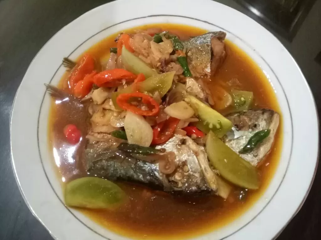 Ilustrasi ikan kembung kuah asam. (Instagram/liana_musdalifah)