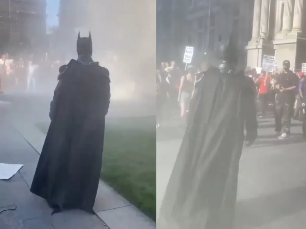 Kehadiran sosok Batman dalam aksi protes di Philadelphia. (Twitter/@Oljitsu)