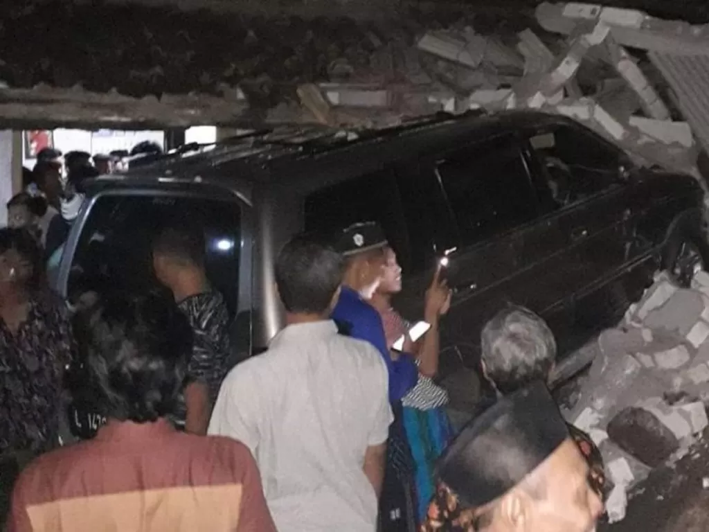 Kondisi rumah warga Desa Bangunrejo, Kecamatan Pamotan, Kabupaten Rembang, Jawa Tengah, yang rusak parah akibat diseruduk mobil Kapolsek Gunem (Antaranews)
