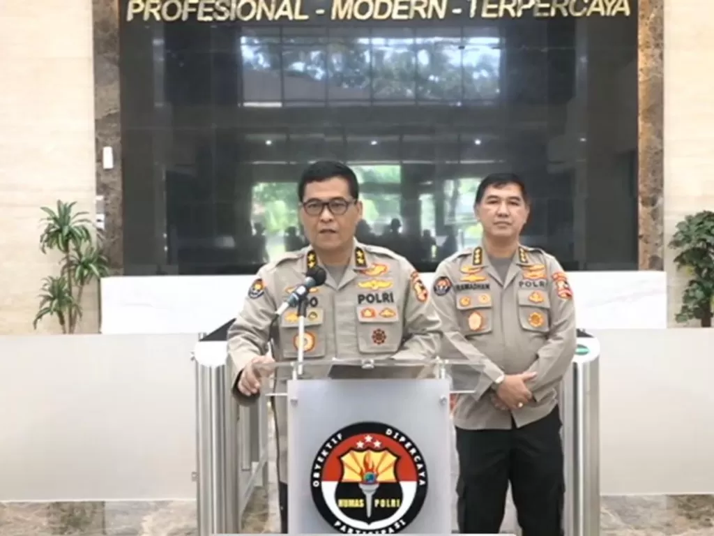 Kadiv Humas Polri Irjen Pol Argo Yuwono dan Kabag Penum Divisi Humas Polri Kombes Pol Ahmad Ramadhan. (Screenshoot Youtube)