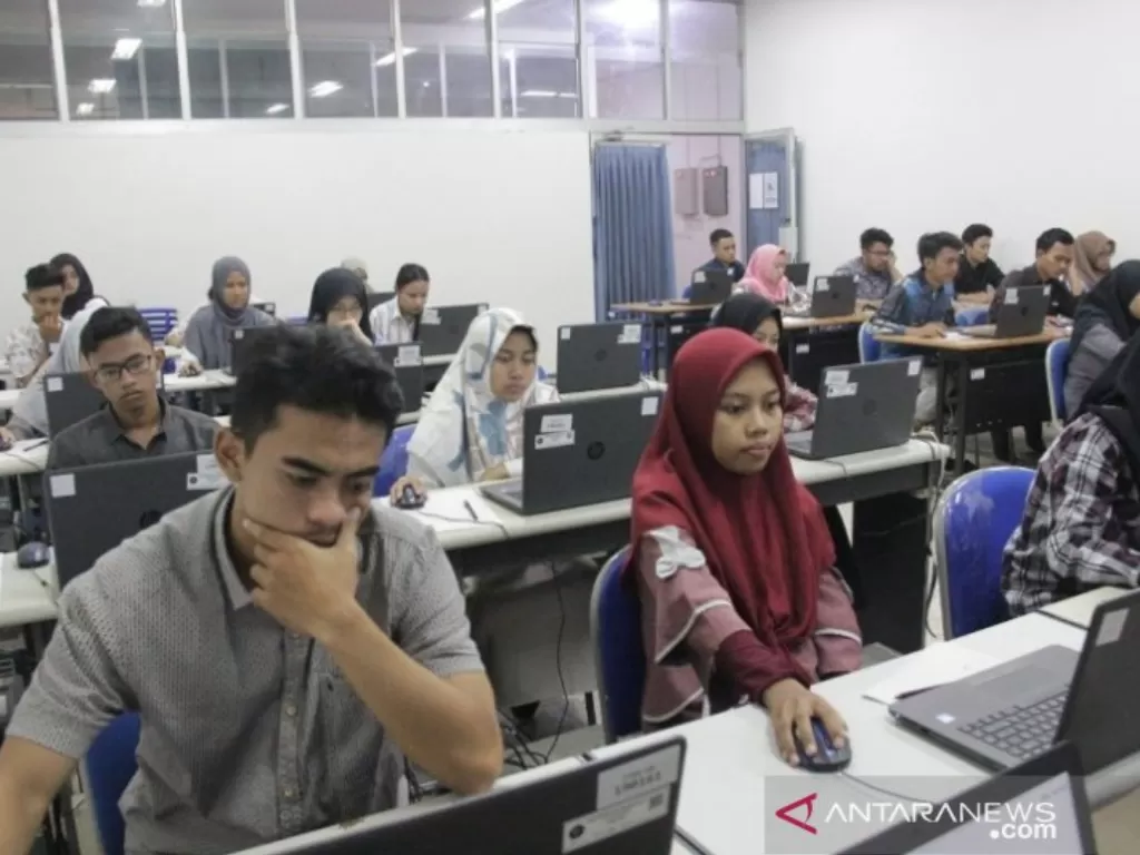Ujian Tulis Berbasis Komputer (UTBK) di Universitas Brawijaya (UB) Malang. ANTARA/Endang Sukarelawati/am