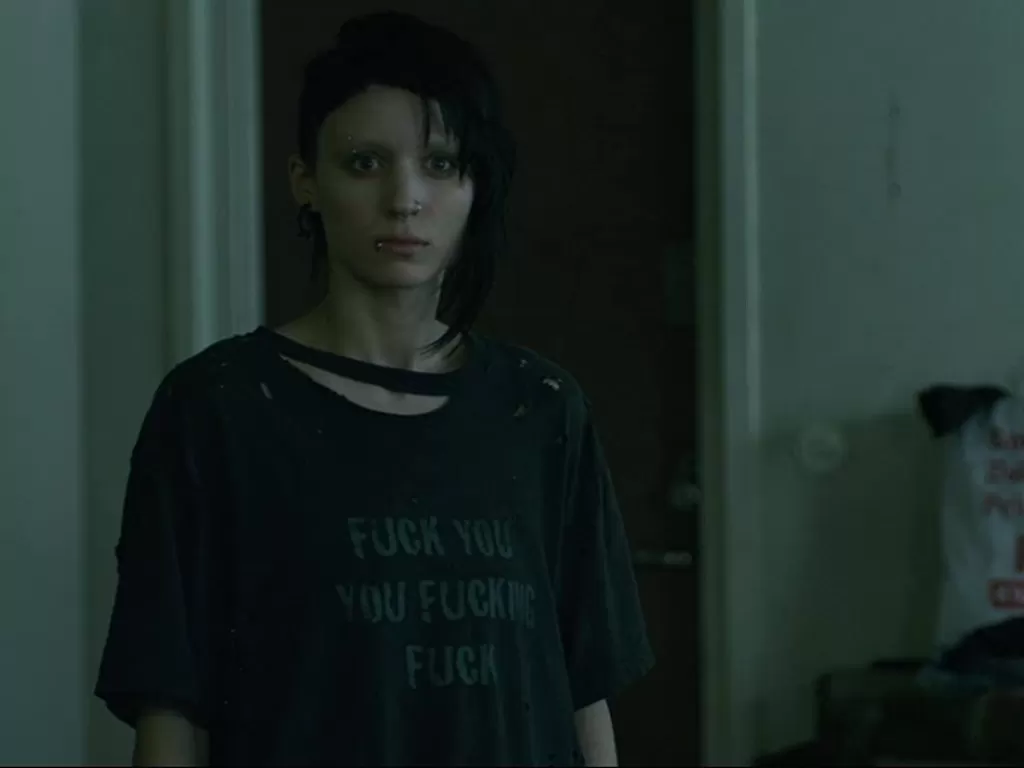Lisbeth Salander dari The Girl With The Dragon Tatoo yang dipernakan Rooney Mara. (IMDB).