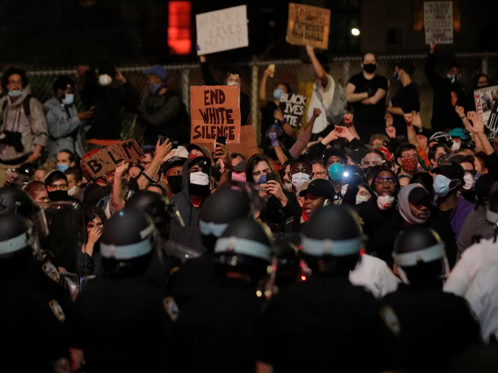 Aksi unjuk rasa terkait kematian George Floyd di New York City (REUTERS/Brendan McDermid)
