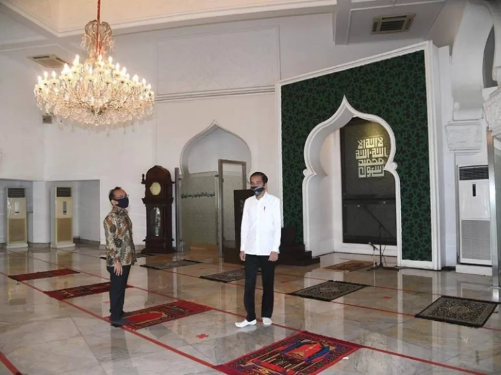Presiden Jokowi di Masjid Baiturahim. (Foto: Instagram @jokowi)