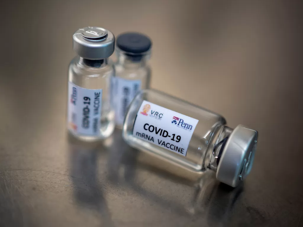 Ilustrasi vaksin virus corona. (Photo/Ilustrasi/REUTERS/Athit Perawongmetha)