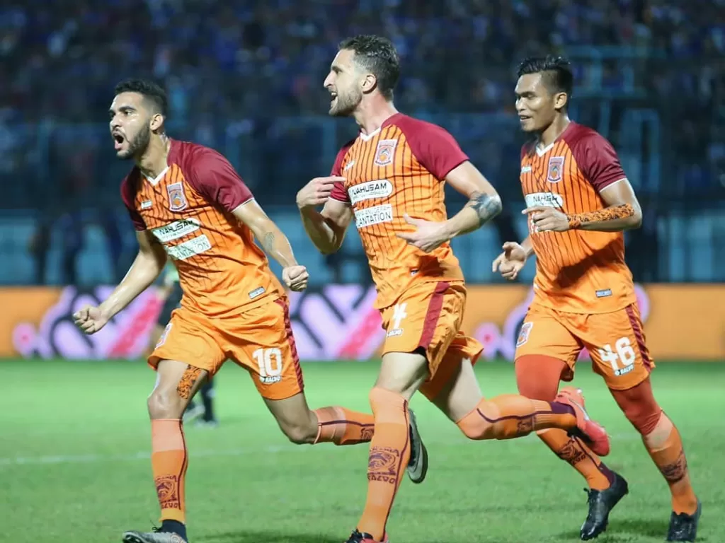 Pemain Borneo FC sedang melakukan selebrasi gol. (Instagram/borneofc.id)