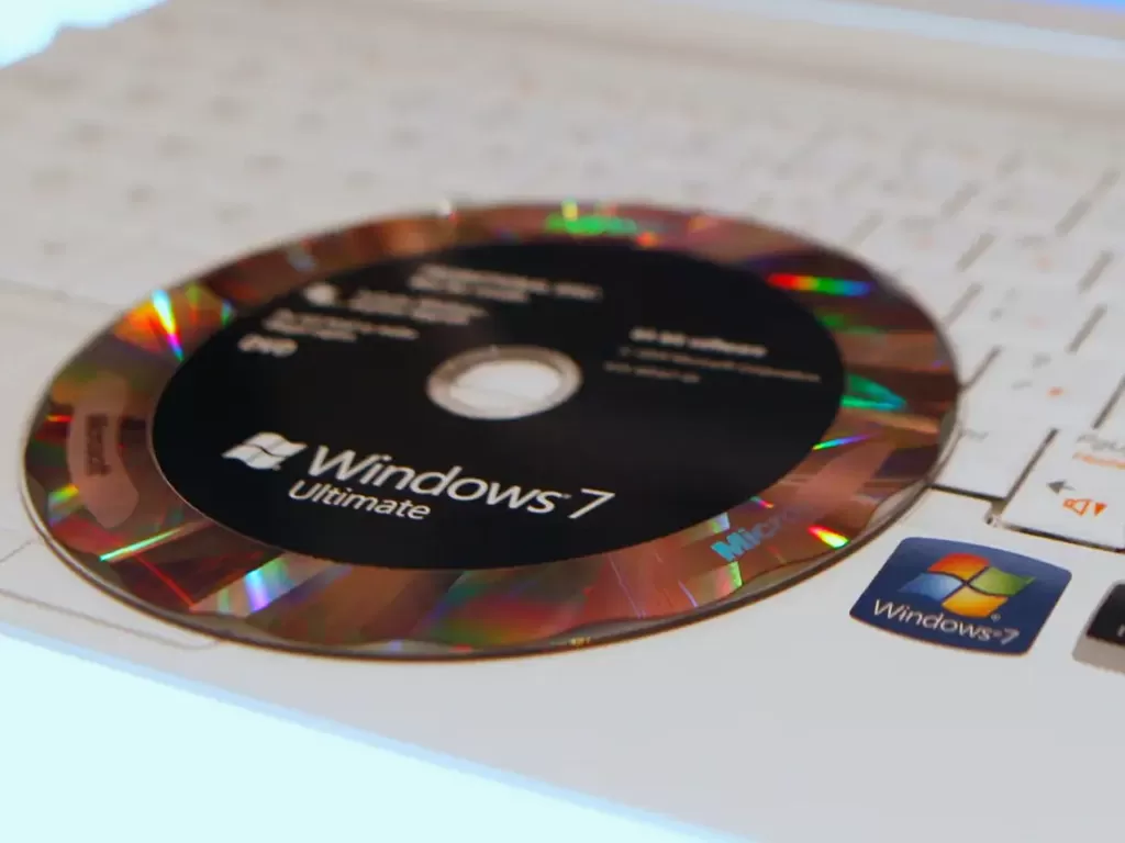 CD instalasi sistem operasi Windows 7 Ultimate (photo/Business Insider)
