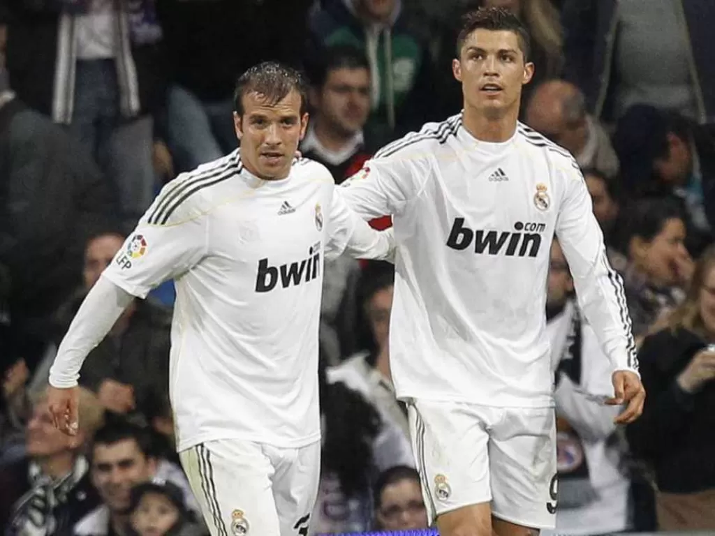 Rafael van der Vaart dan Cristiano Ronaldo saat masih di Real Madrid. (REUTERS)
