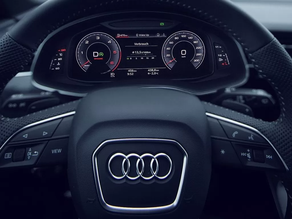 Logo pabrikan Audi pada setir mobil. (Instagram/@audi)