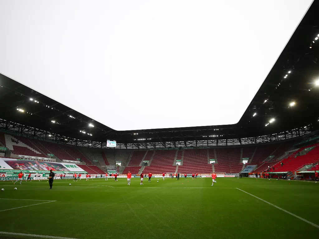 Pertandingan Bundesliga yang sepi tanpa penonton. (REUTERS/Michael Dalder)
