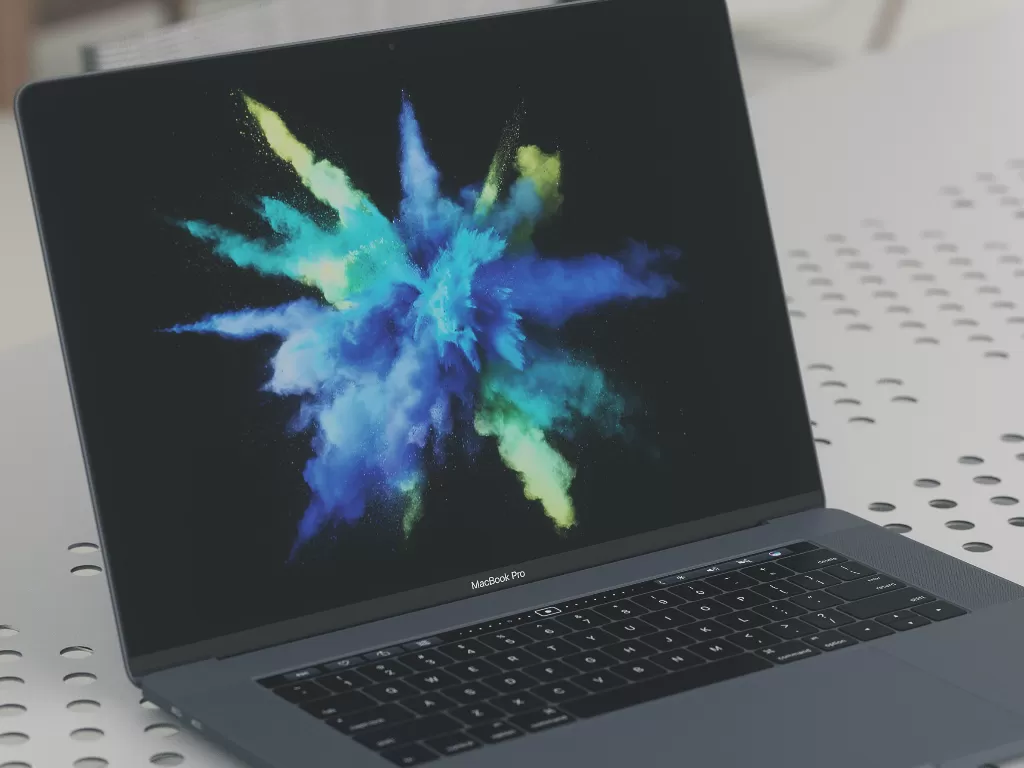 Laptop MacBook Pro buatan Apple (photo/Unsplash/UI8)