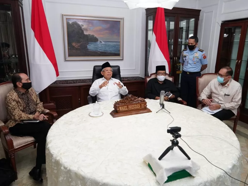 Wakil Presiden (Wapres) K.H. Ma’ruf Amin memberikan keterangan pers kepada media melalui teleconference di kediaman dinas Wapres, Jakarta Pusat Senin (8/6/2020). (Photo/Dok.Asdep KIP Setwapres/Jerry)