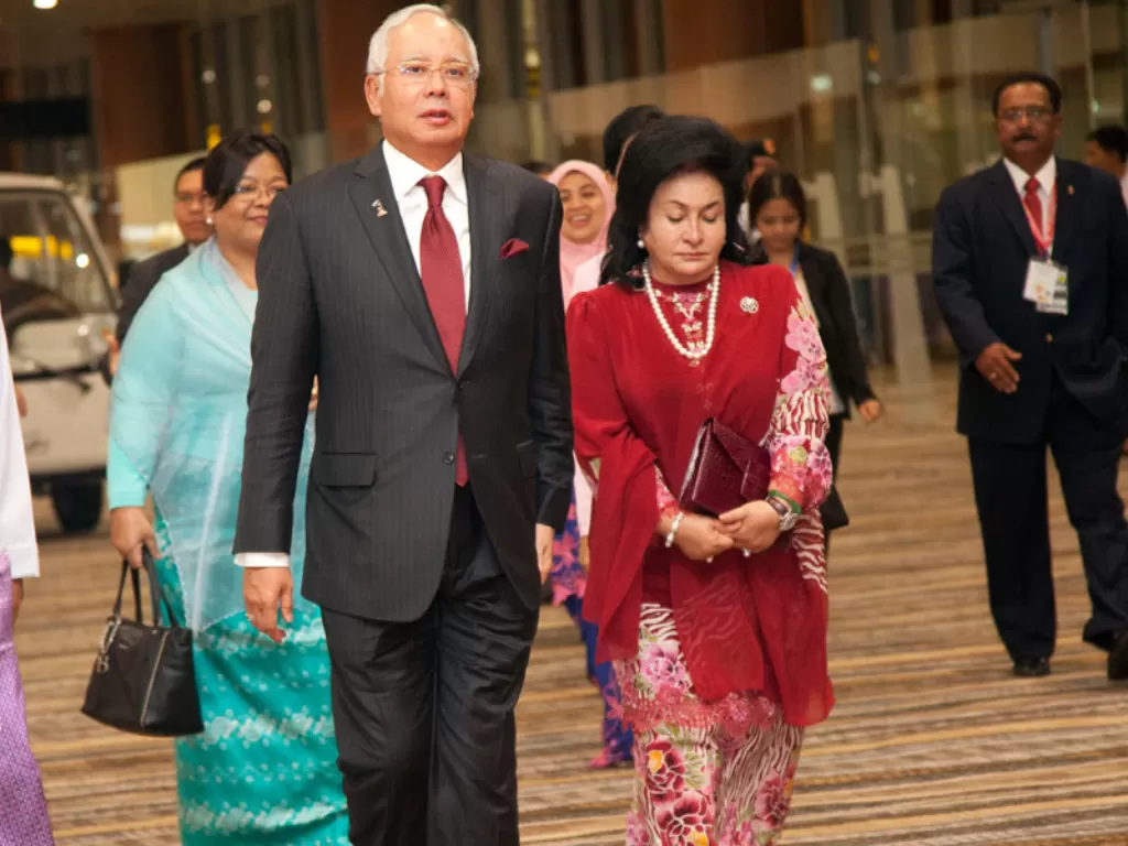 Najib Razak dan istrinya, Rosmah Mansor. (AP Photo/Khin Maung Win)