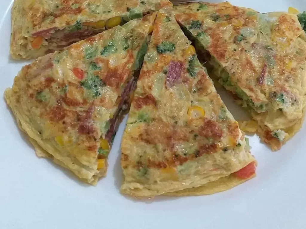 Ilustrasi omelete sayur. (Instagram/hobimasak.id)