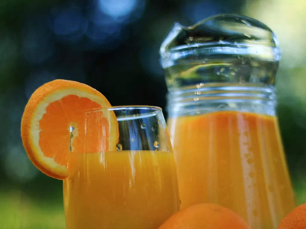 Jus jeruk, minuman sehat saat cuaca panas (Pexels/JÉSHOOTS)