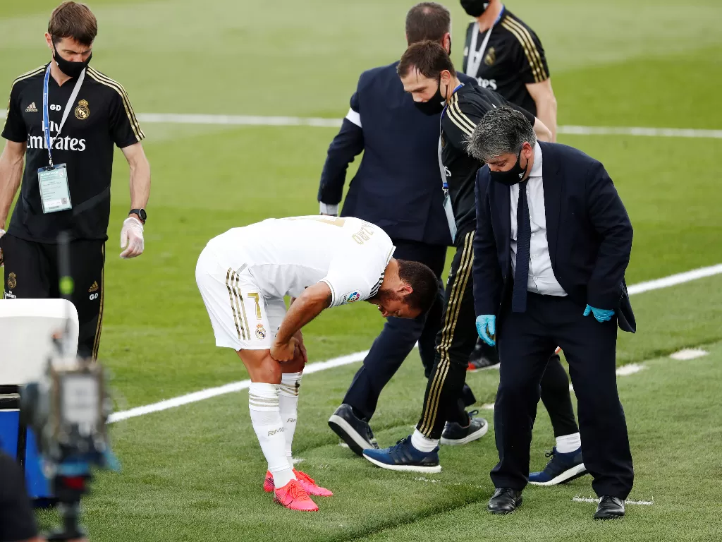 Gelandang Real Madrid, Eden Hazard alami cedera. (REUTERS/Susana Vera)