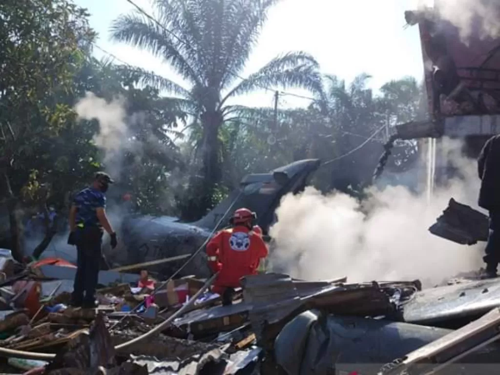 Pesawat tempur TNI jatuh di pemukiman penduduk (Istimewa) 