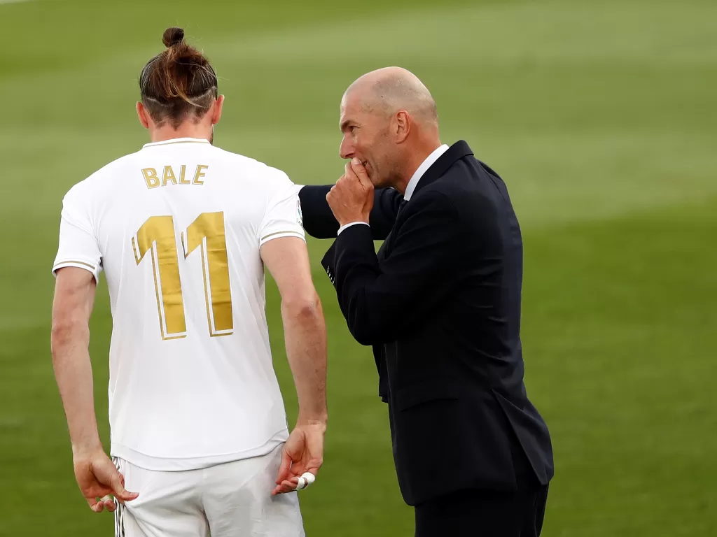 Gareth Bale dan Zinedine Zidane. (REUTERS/Susana Vera)