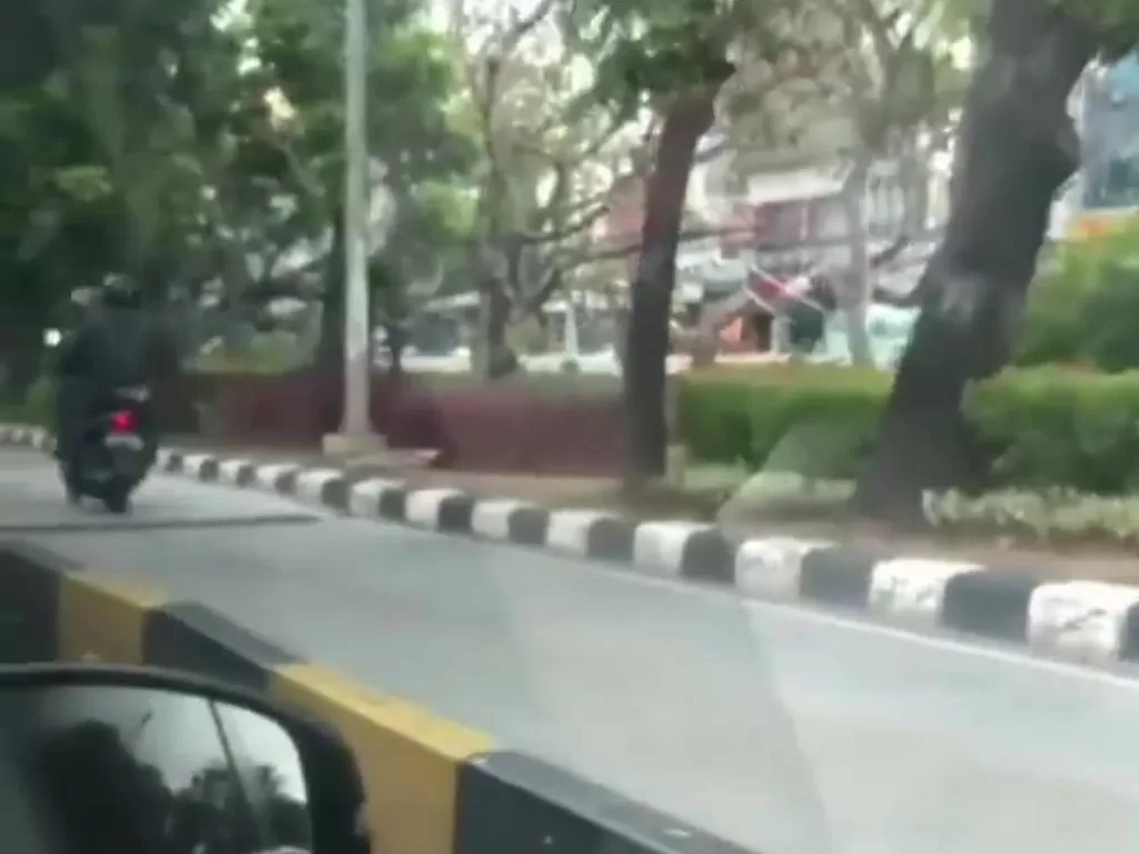 Jambret beraksi di Jalan Gajah Mada, Jakarta Barat viral (Instagram/@ndorobeii)