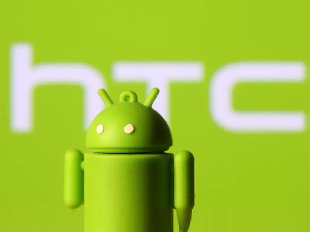 Ilustrasi logo HTC dan robot Android (photo/REUTERS/Dado Ruvic)