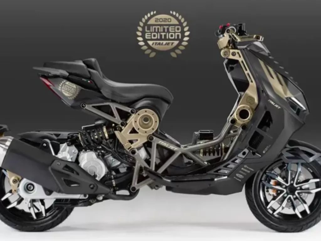 Italjet Dragster Limited Edition. (motorcyclenews.com)