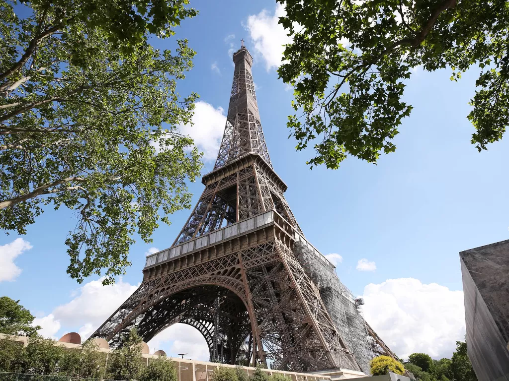 Menara Eiffel terlihat di Paris, Prancis, pada 18 Juni 2020. (Xinhua/Gao Jing)