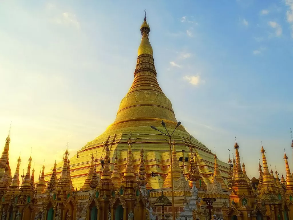 Shwedagon Pagoda di Myanmar. (wikipedia.org)