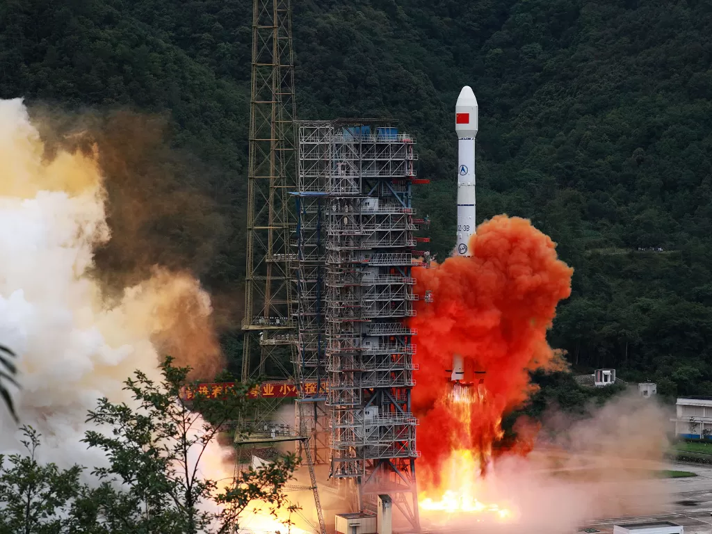 Sebuah roket pengangkut yang membawa satelit terakhir dari Sistem Satelit Navigasi BeiDou lepas landas dari Pusat Peluncuran Satelit Xichang di Provinsi Sichuan, Tiongkok barat daya, pada 23 Juni 2020. (Xinhua/Hu Xujie)