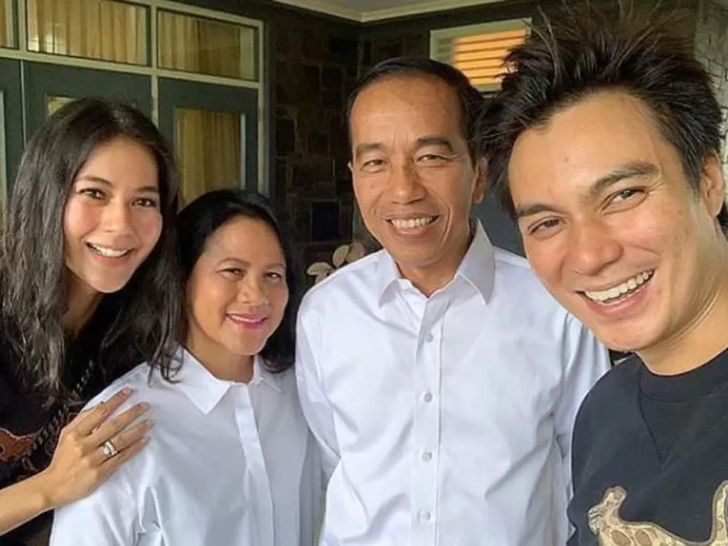 Foto kebersamaan Baim Wong, Paula Verhoeven, Jokowi dan Iriana Widodo. (Instagram/@baimwong)