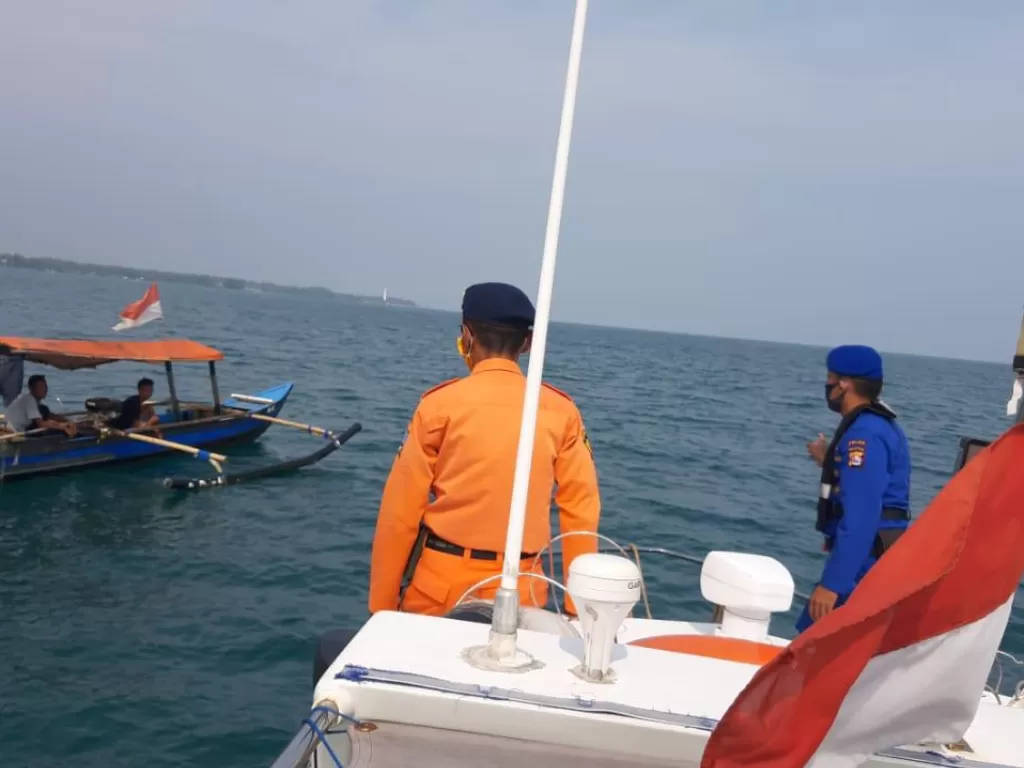 Pencarian nelayan yang hilang di Selat Sunda. (Dok. Humas Polda Banten).