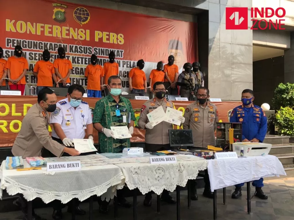 Konferensi pers sindikat peretas website Kemenhub untuk keluarkan sertifikat keterampilan pelaut di Polda Metro Jaya, Jakarta. (INDOZONE/Samsudhuha Wildansyah)
