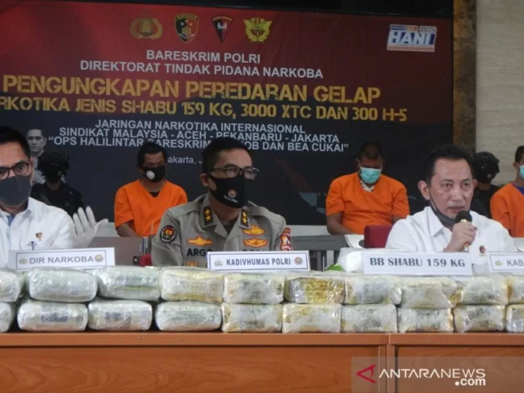 Konferensi pers pengungkapan narkoba jenis sabu-sabu seberat 159 kilogram asal Tiongkok, di Kantor Bareskrim Polri, Jakarta, Kamis (25/6/2020). (ANTARA/ Anita Permata Dewi)