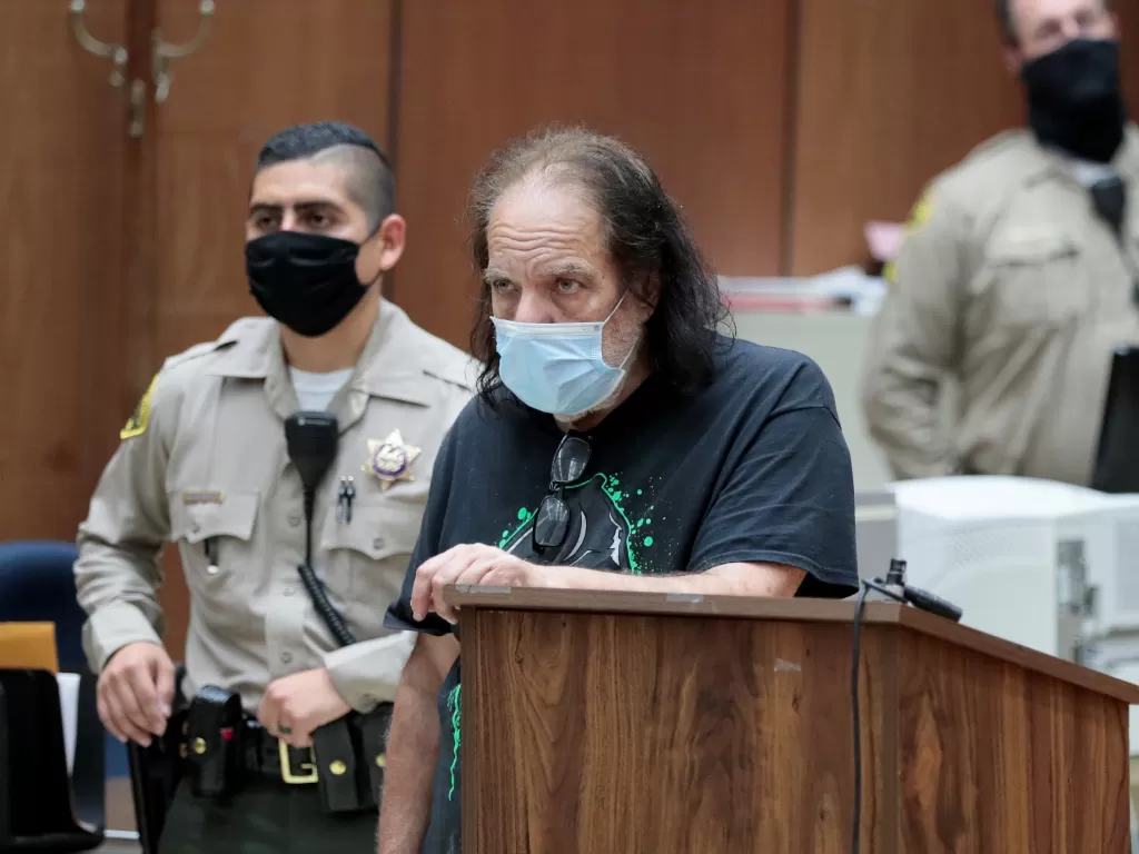 Bintang film dewasa Ron Jeremy tampil pertama kali di Pengadilan Tinggi Los Angeles County. (Photo/REUTERS/Robert Gauthier)