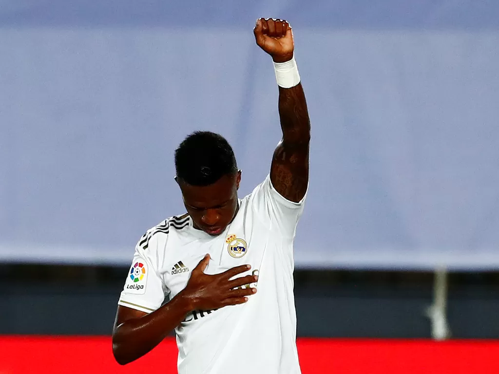 Vinicius Junior melakukan selebrasi usai mencetak gol ke gawang Real Mallorca. (Photo/Reuters/SUSANA VERA)