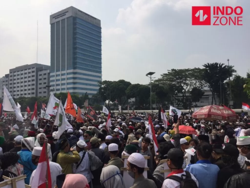 Suasana unjuk rasa tuntut RUU HIP dibatalkan di depan Gedung DPR, Rabu (24/6/2020). (INDOZONE/Sarah Hutagaol)
