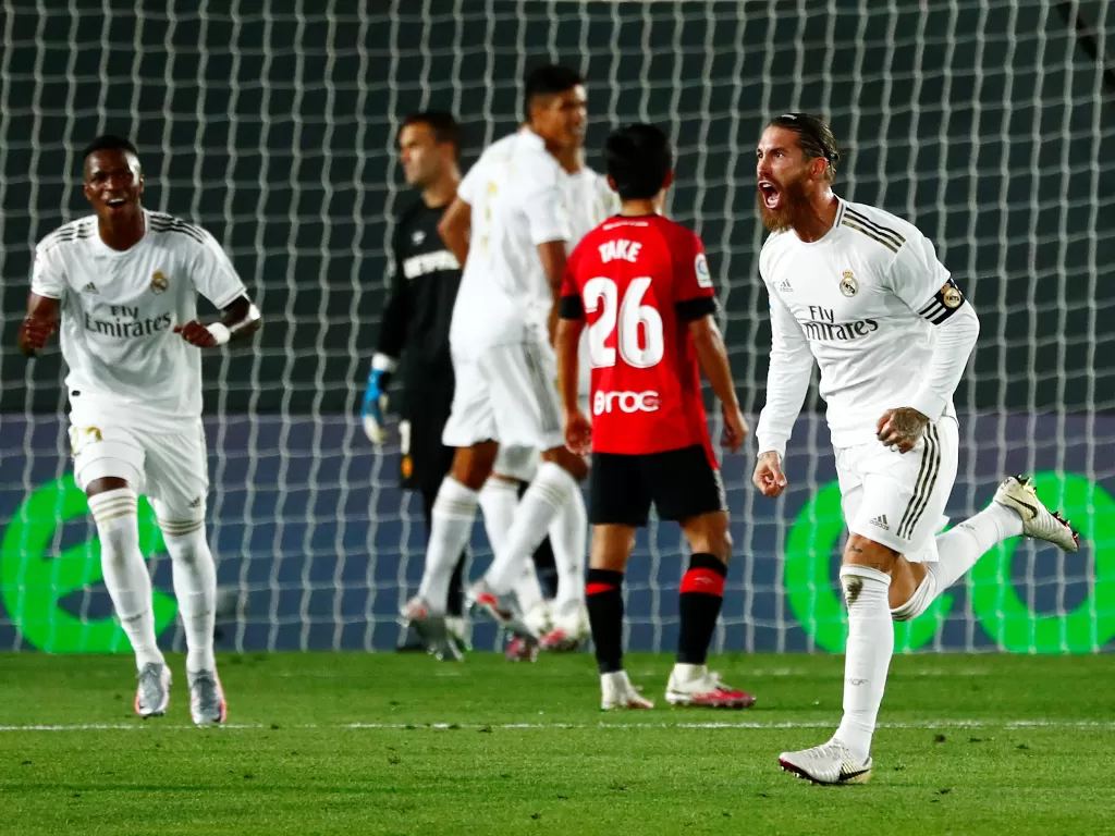 Sergio Ramos melakukan selebrasi gol ke gawang Real Mallorca. (REUTERS/Susana Vera)