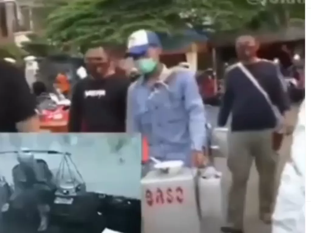 Pedagang bakso meludahi mangkuk pembeli dibawa ke kantor polisi (Instagram/@info_ciledug)