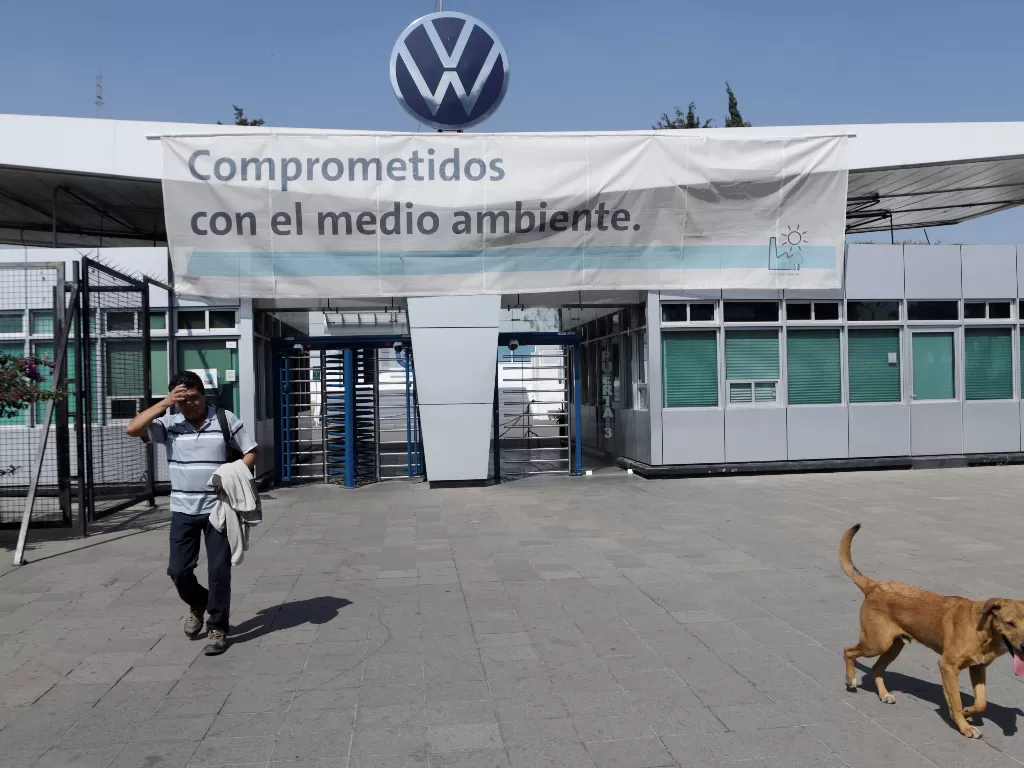 Tampilan pabrikan Volkswagen. (REUTERS/Imelda Medina)