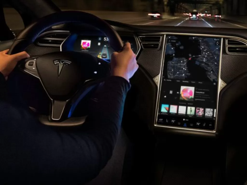 Ilustrasi bagian kabin Tesla Model S dengan unit control pada dashboard (Dok.Tesla)