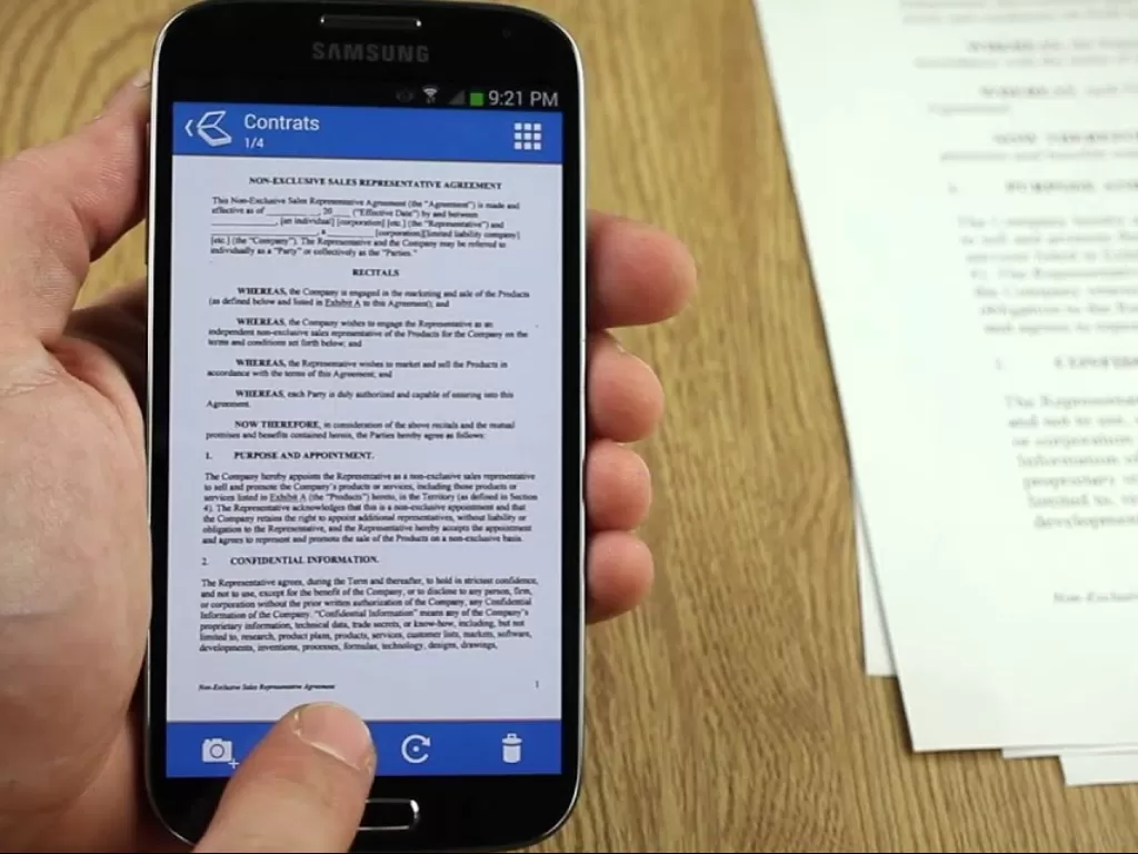 Ilustrasi scanning dokumen di smartphone (play.google.com)