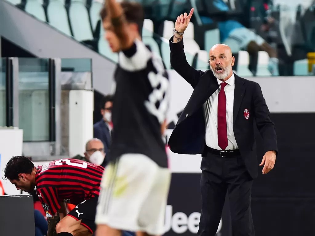Stefano Pioli, pelatih AC Milan. (REUTERS/Massimo Pinca)