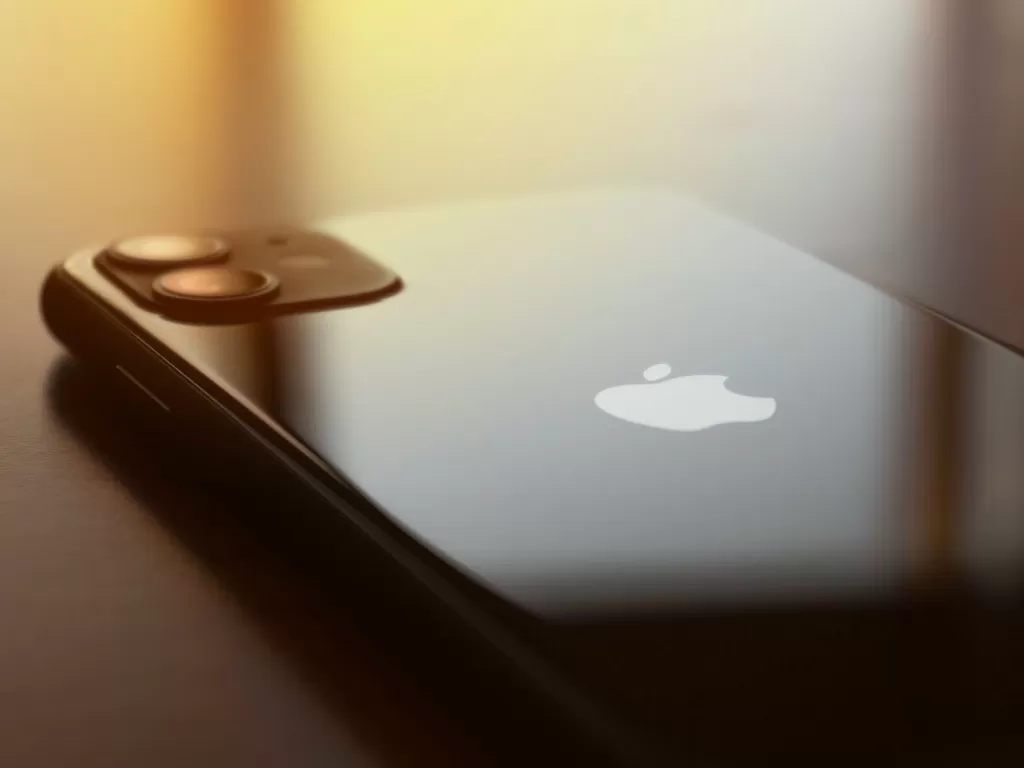 Smartphone iPhone 11 buatan Apple (photo/Unsplash/Christian Musolino)