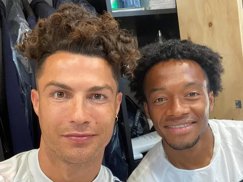 Ronaldo berpose dengan gaya rambut baru. (photo/Instagram/@cristiano)