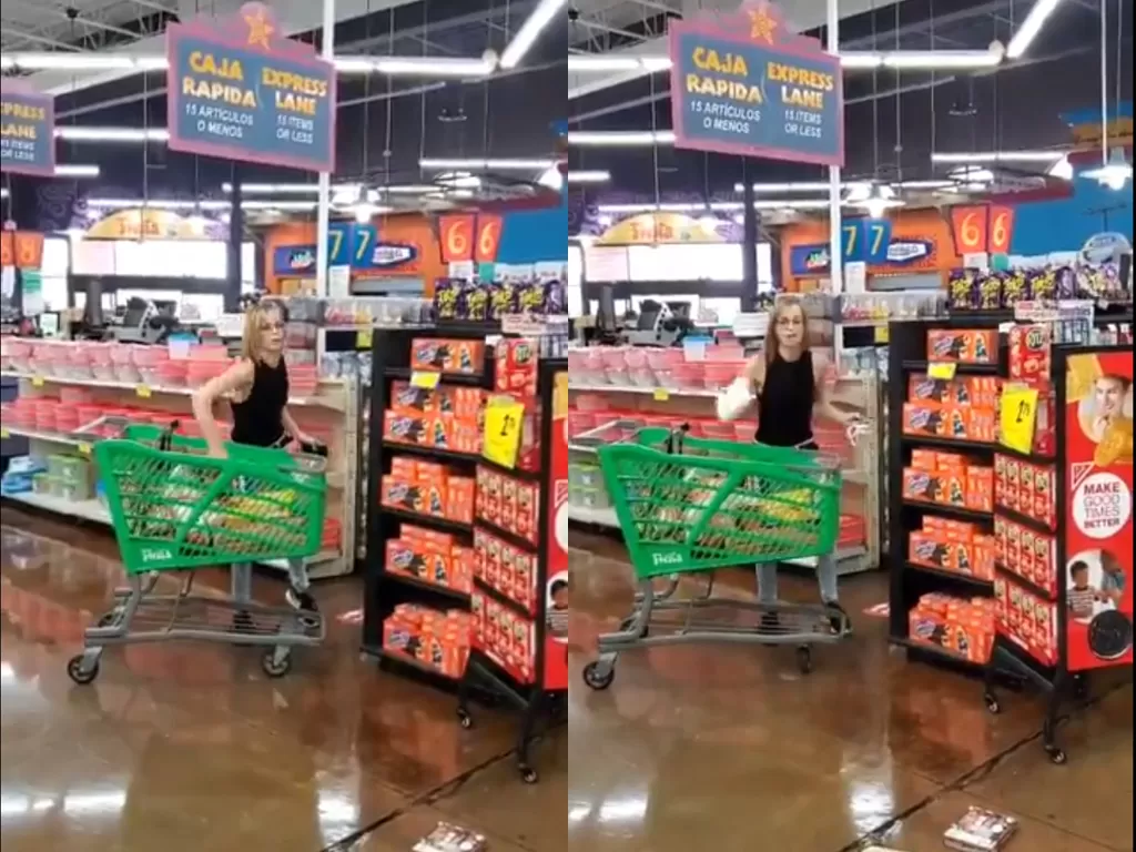 Wanita saat mengamuk dan lempar barang belanjaannya di supermarket (photo/Twitter/RexChapman)